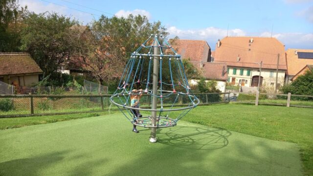 fb98a9b9-970e-472e-9d3d-c6306434274d